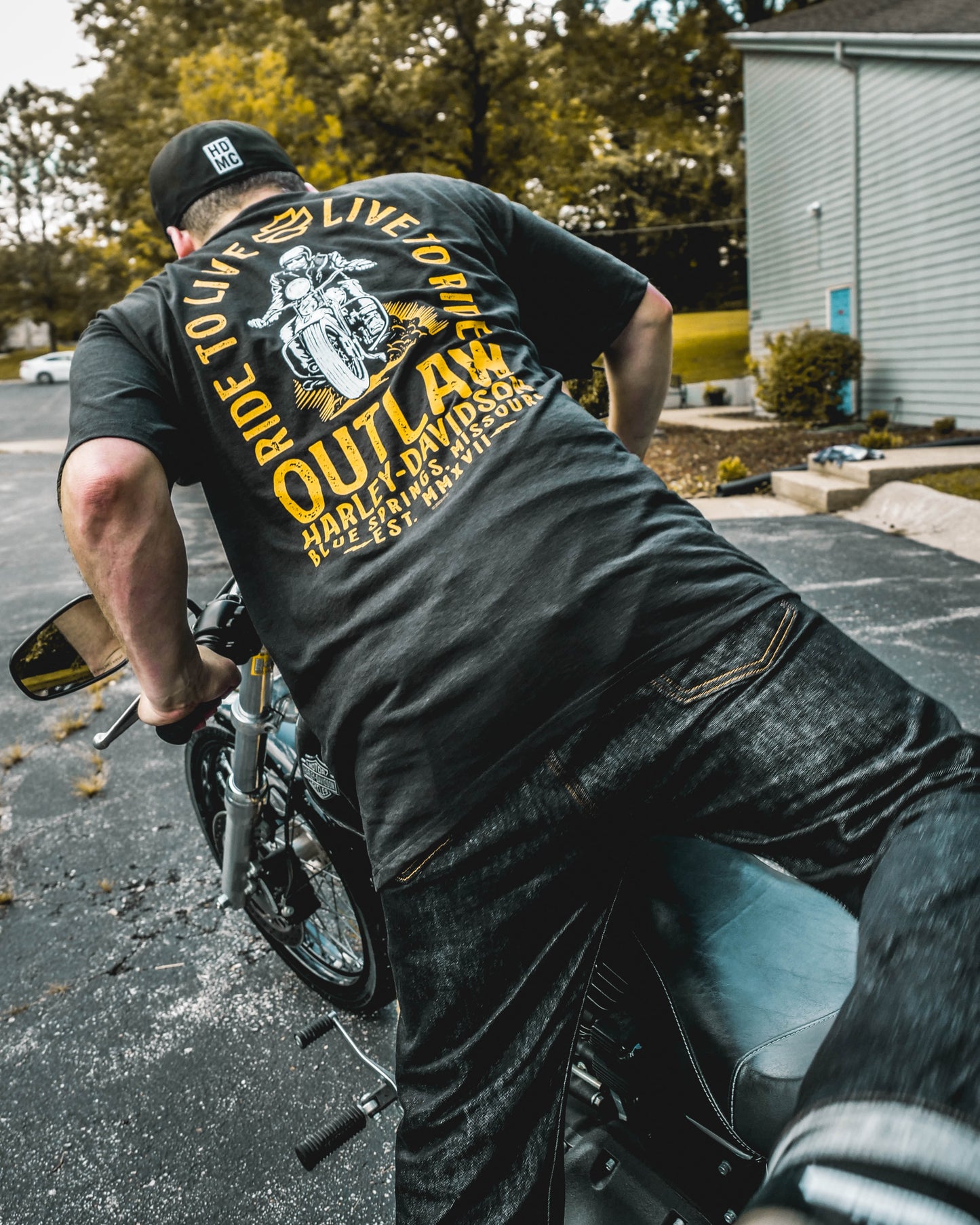 Outlaw Arch T Shirt-Black